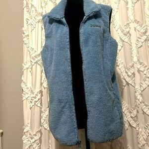 Columbia women’s large polyester vest    B